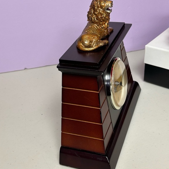 Vintage Wooden and cast bronze Table Top clock with Lion Figure - Picture 5 of 14